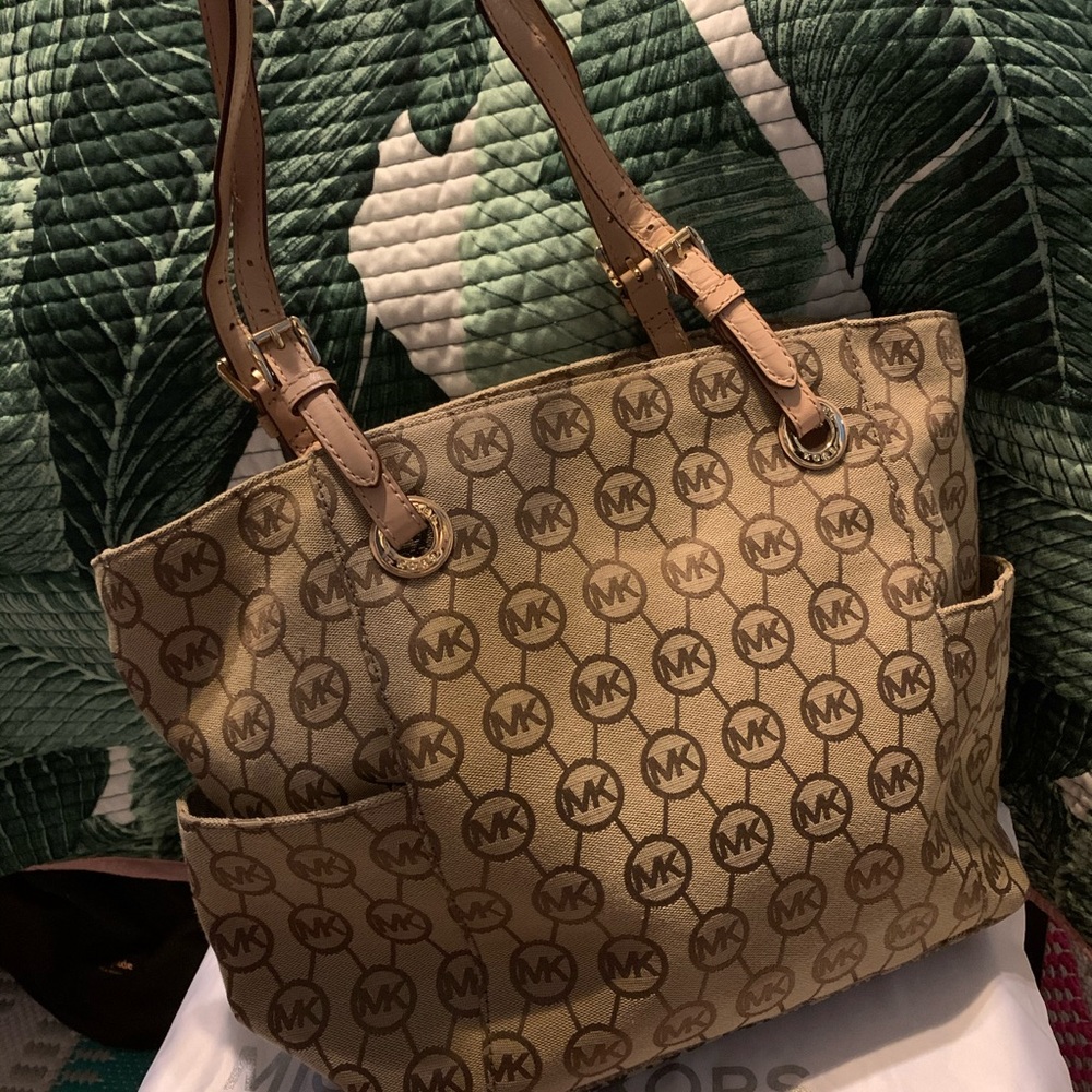 Michael Kors purse - Picture 2 of 6